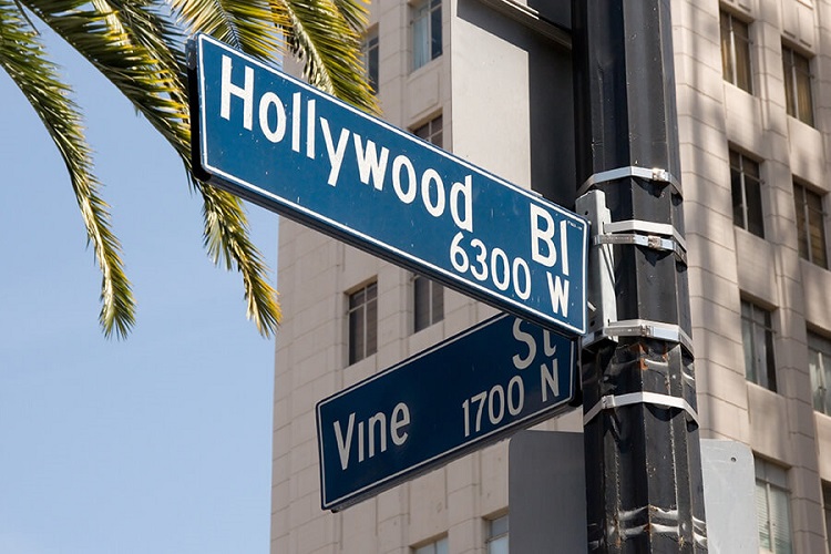 Picture of the Hollywood Boulevard and Vine Street intersection sign